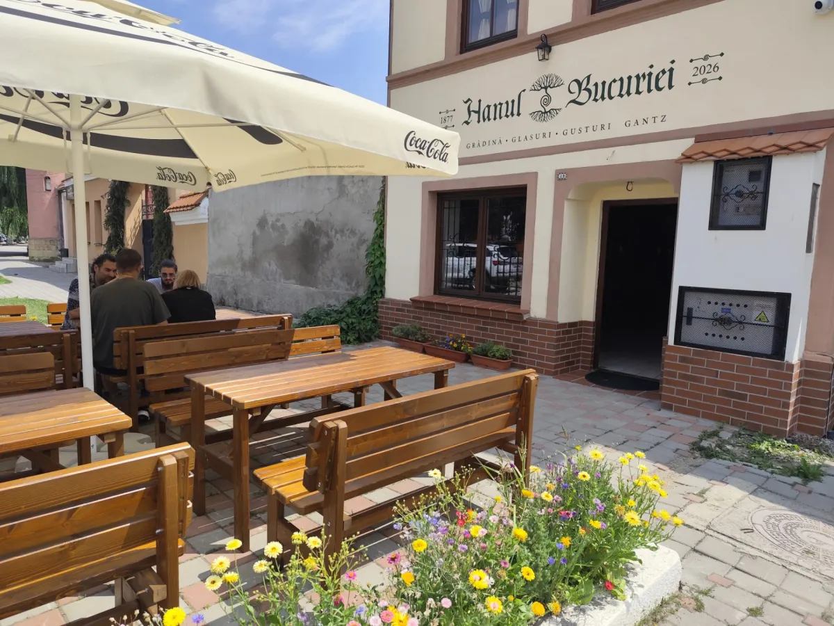 Casa săsească a Hanului Bucuriei văzută din stradă.